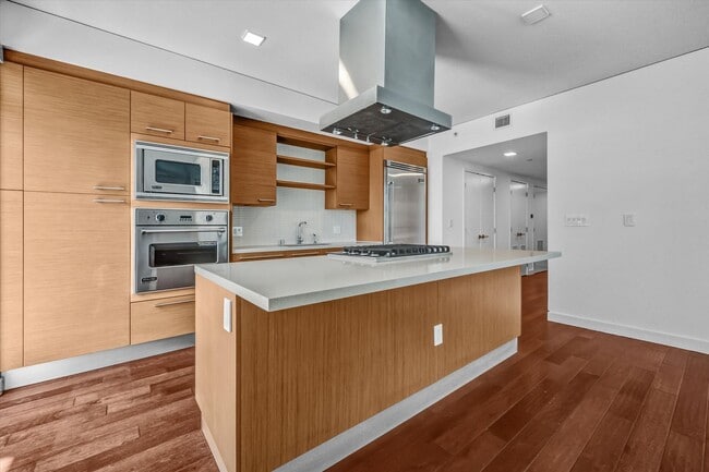 Building Photo - Luxury Elevated Living 1 Bed 1.5 Bath Condo at Skyline OC