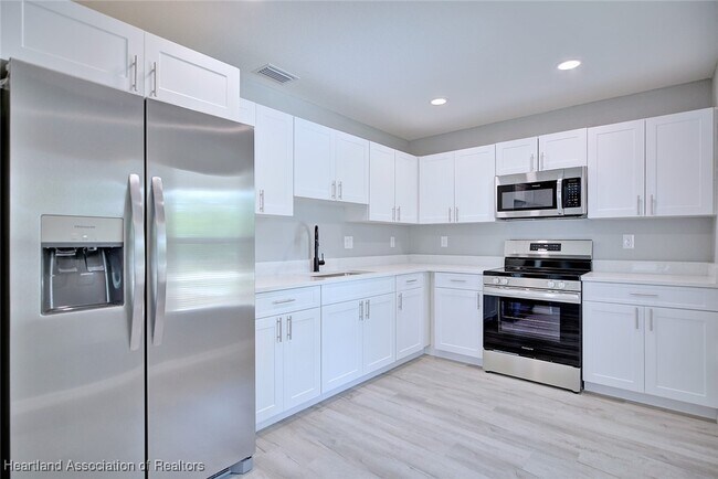 Building Photo - 1460 Aleutian St NE