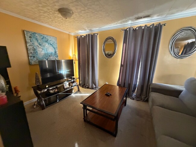 Building Photo - 602 N 6th St