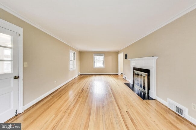 Building Photo - 9326 W Parkhill Dr