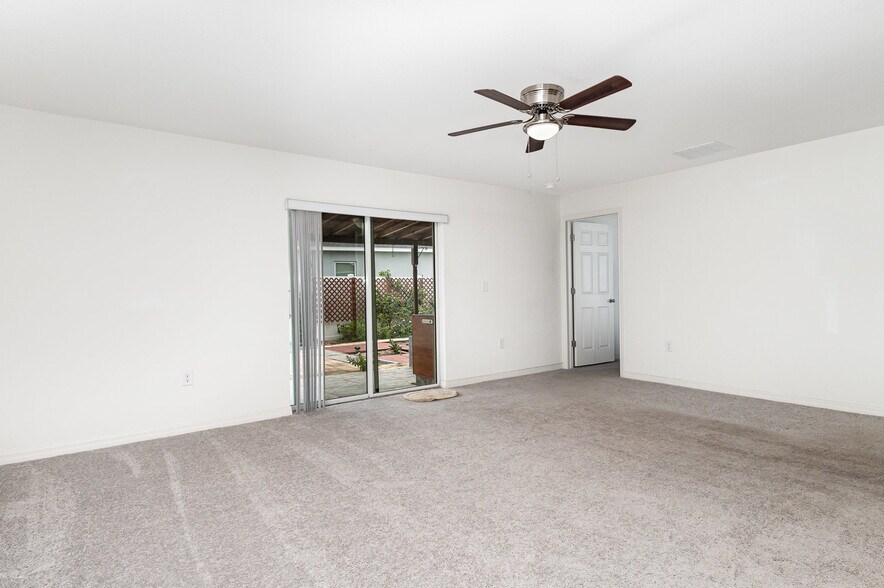 Building Photo - 139 Violet Ct