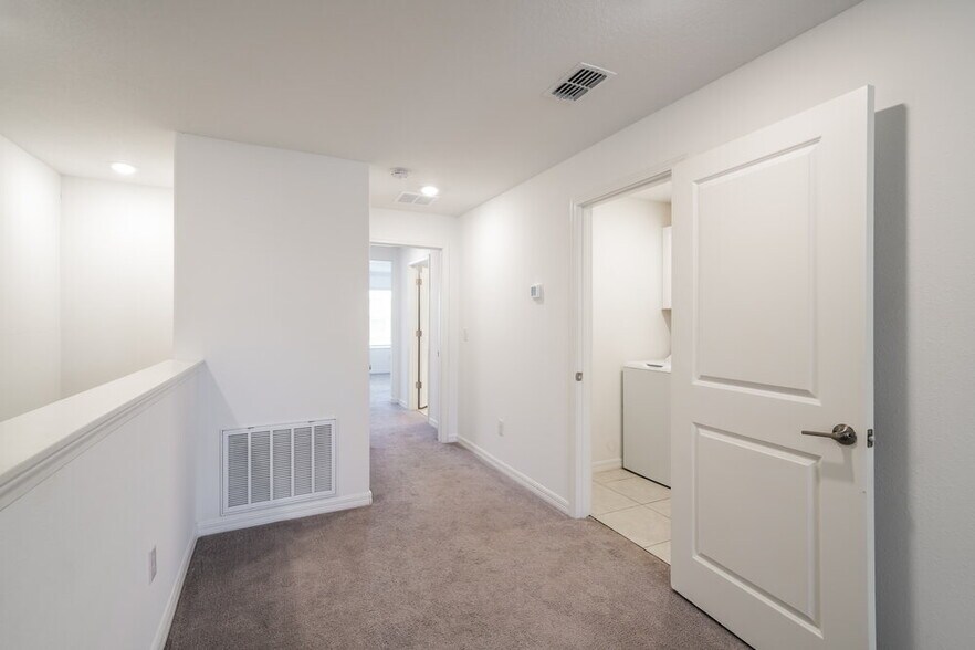 Building Photo - 2182 Azure Vw Wy