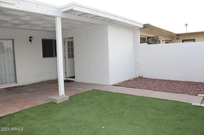 Building Photo - 2306 W Fremont Dr