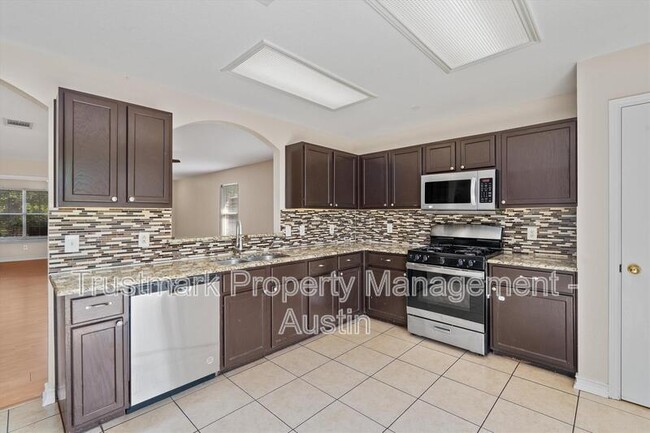 Building Photo - 17300 Ardisia Dr