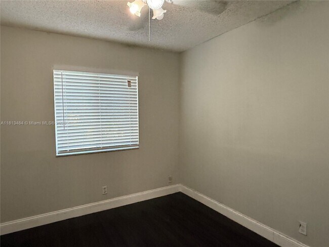 Building Photo - 17432 SW 140th Ct