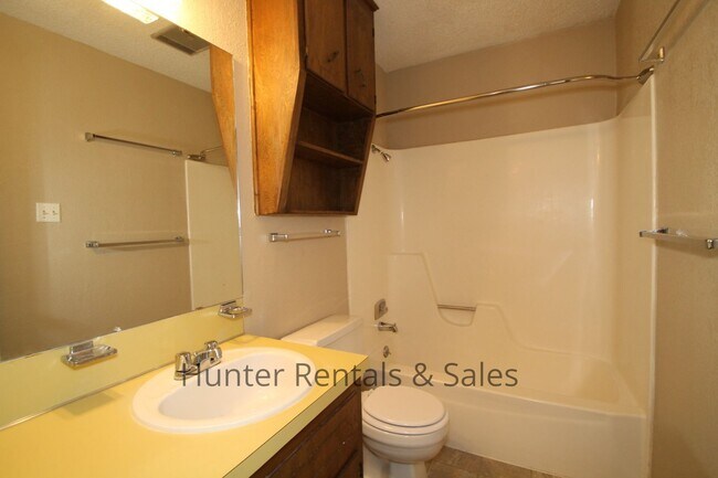 Building Photo - 2810 Lawndale St