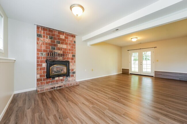 Building Photo - Charming 4 bed, 2.5 bath Lynnwood Home, $3...