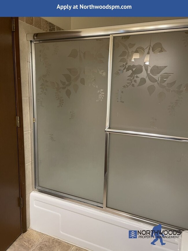 Building Photo - Very Nice 3 Bedroom 2 Bath Home-Located on a Corner Lot