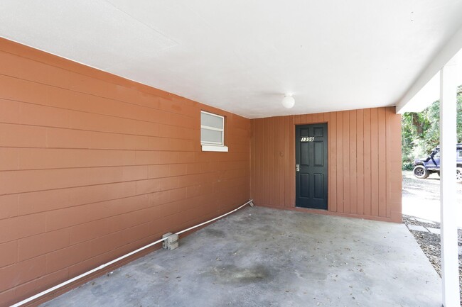 Building Photo - Altaloma Ave