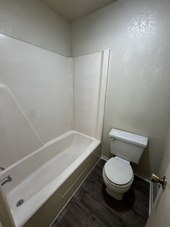 Building Photo - 2614 Bolivar St