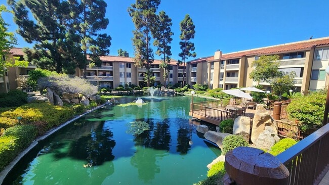 Building Photo - 2BD/2BA Condo in The Plaza Community - MOV...