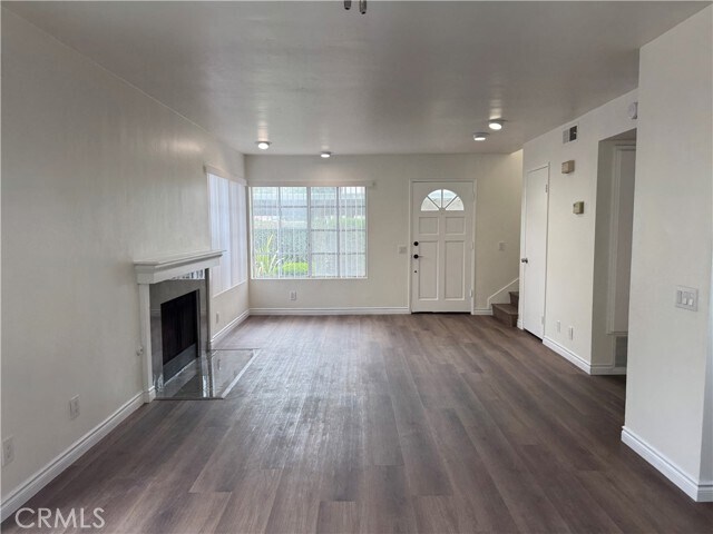 Building Photo - 6 Columbia