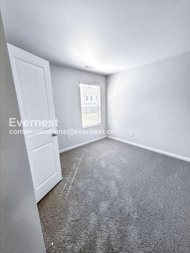 Building Photo - 4 Bed, 2.5 Bath Home with Garage / Pet-Friendly / Vouchers Accepted / Available Now!