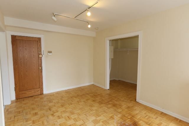 Building Photo - 744 W Belmont Ave