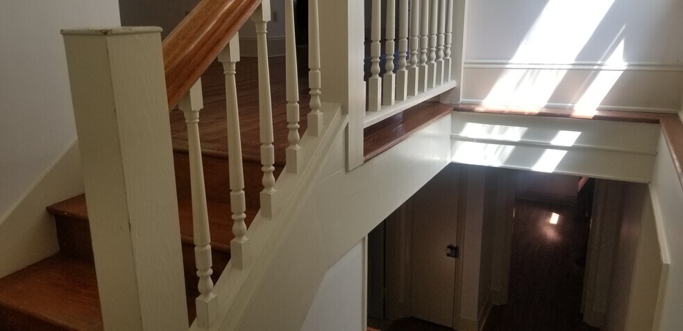 Building Photo - 125 Peyton St