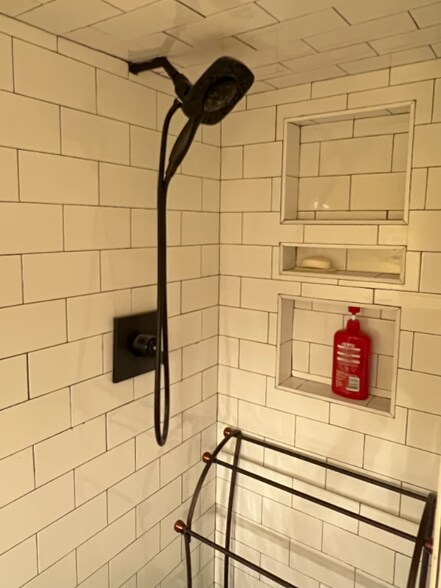 Building Photo - 219 Cumley Terrace