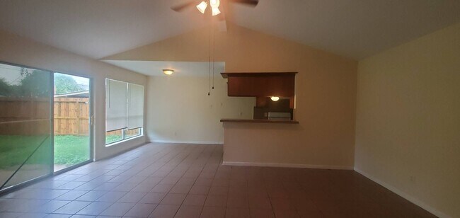 Building Photo - Charming 3 bed/2 bath home for rent in the Old River Manor subdivision in Channelview,