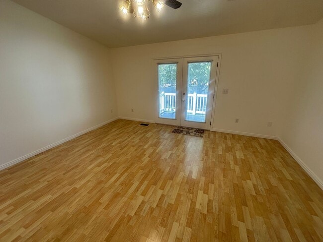 Building Photo - Desirable Kaysville Area/ 5 Bedroom Home