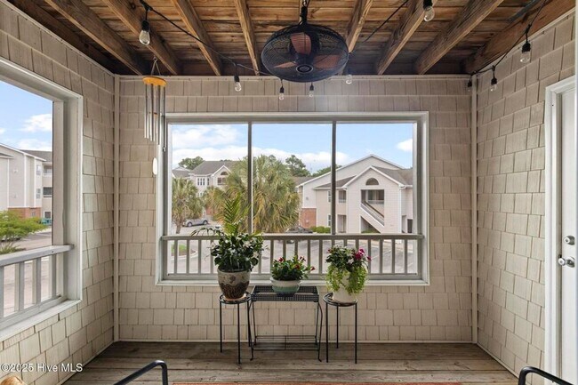 Building Photo - Fully furnished dream condo in Carolina Beach