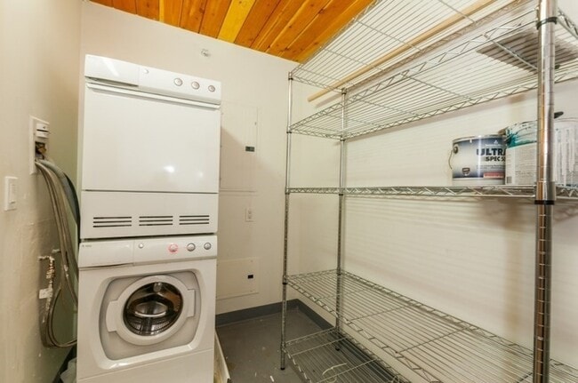 Building Photo - 290 Pleasant St