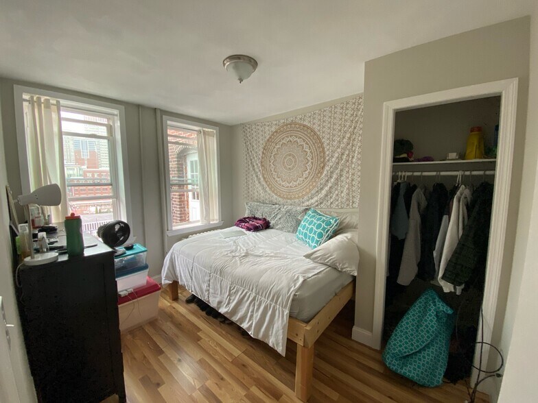 Building Photo - 221 Hanover St