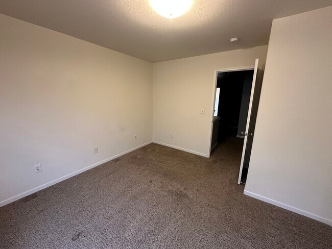 Building Photo - 833 Woodside Creek Dr