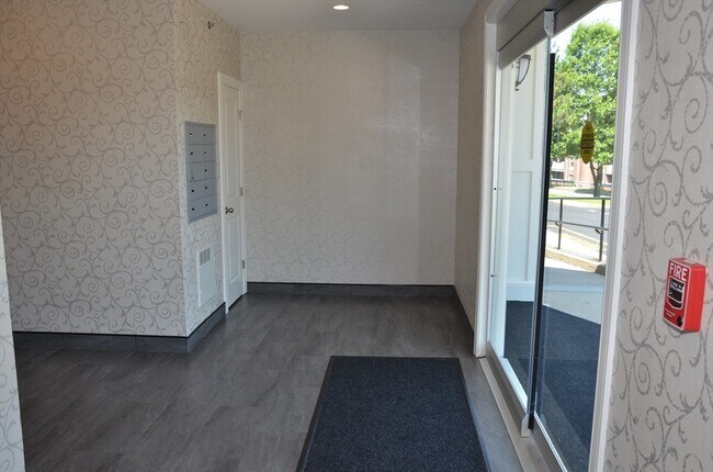 Building Photo - 6 Admirals Wy