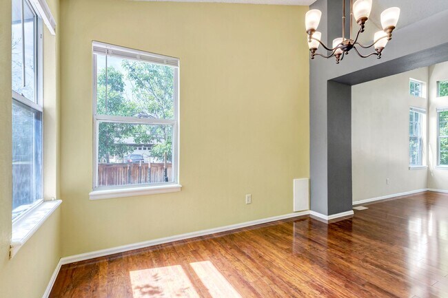 Building Photo - Spacious Home in Castle Rock