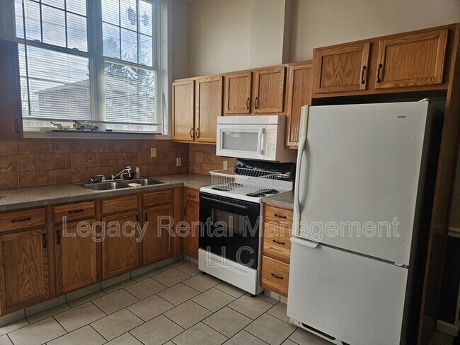 Building Photo - 283 E Main St