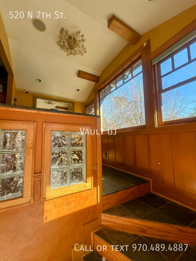 Building Photo - 520 N 7th St