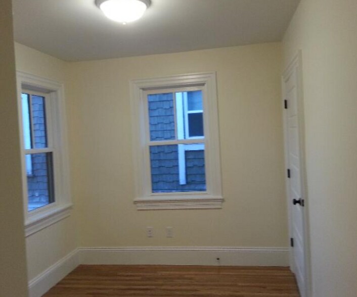 Building Photo - 84 Linden St
