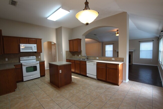 Building Photo - Coming Soon! 3 Bedroom 2 Bathroom Home in ...