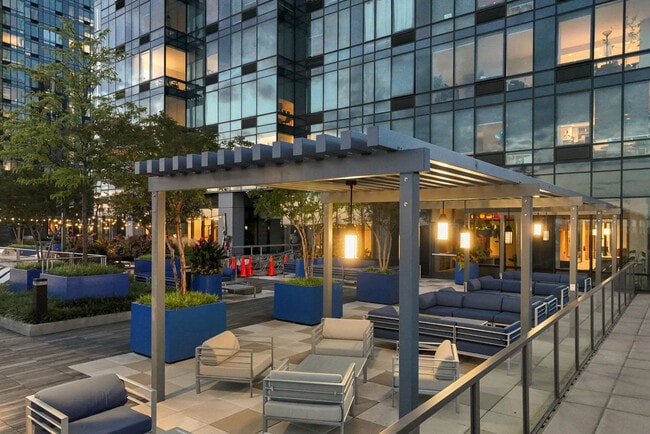 Building Photo - 33 Park View Ave