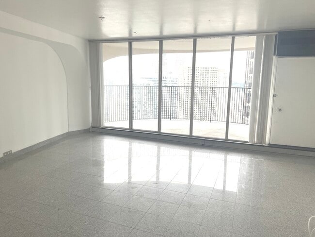 Building Photo - 300 N State St