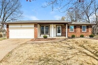 Building Photo - 3035 Oriental Dr