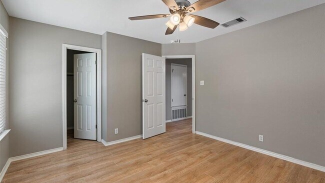 Building Photo - 5017 Cleves St