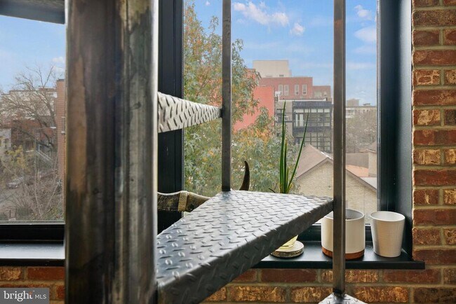 Building Photo - 1111 W St NW