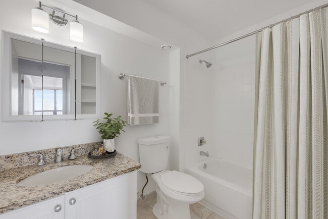 Building Photo - 10 E Ontario St