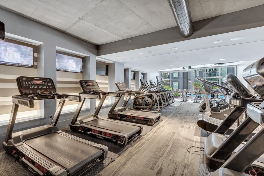 Building Photo - 600 12th Ave S