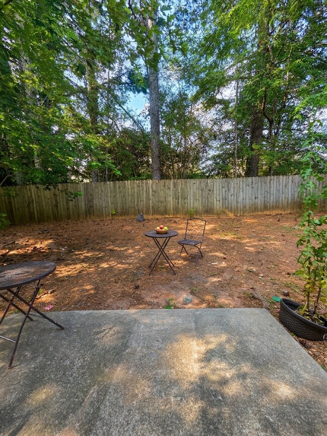 Building Photo - 314 Country Club Dr