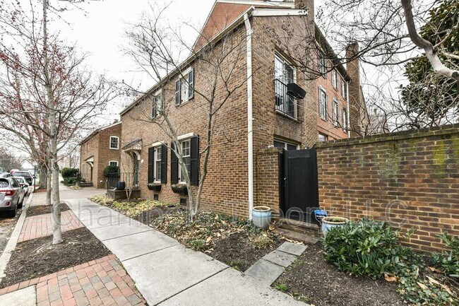 Building Photo - 509 S St Asaph St