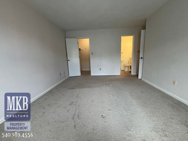 Building Photo - 2527 Gatehouse Ln