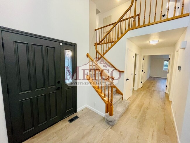 Building Photo - Beautiful 4 bedroom, 3 Bath House in Desirable Gilham Neighborhood!