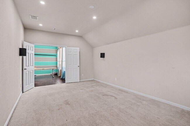 Building Photo - 1344 Valley Vista Dr