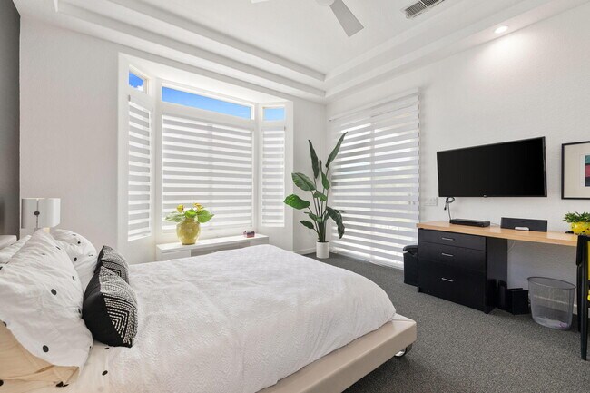 Building Photo - 44718 Alexandria Vale