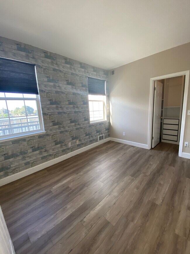 Building Photo - 250 Santa Fe Terrace