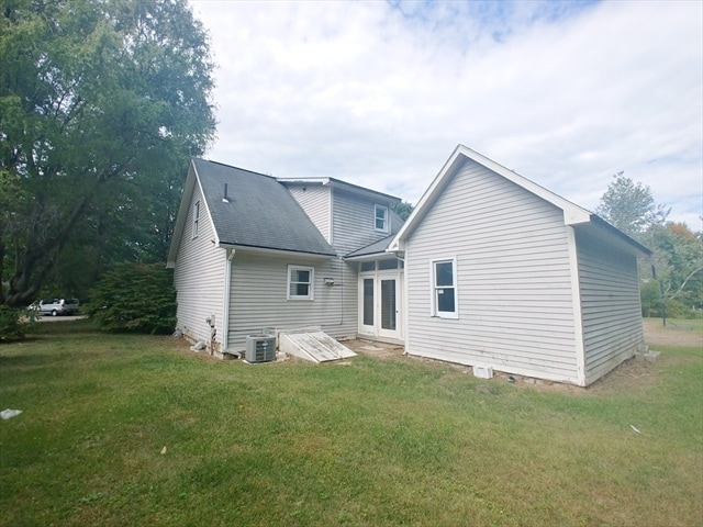 private backyard - 8 Charles Ln