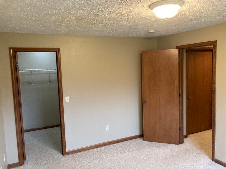 Building Photo - 502 Pepper Hill Dr