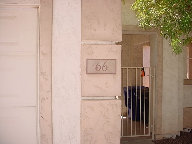 Building Photo - Fantastic home in gated Brenna Park.