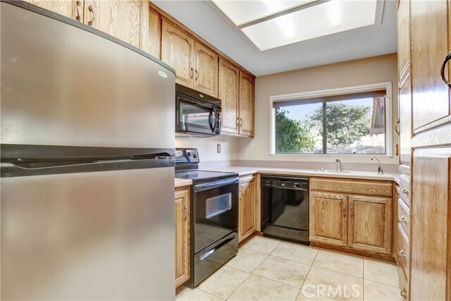 Building Photo - 8024 Valle Vista Dr